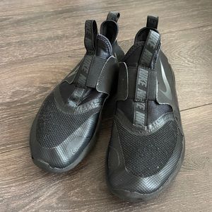 BOYS' NIKE BIG KID FLEX RUNNER RUNNING SHOES SIZE 3.5 BLACK